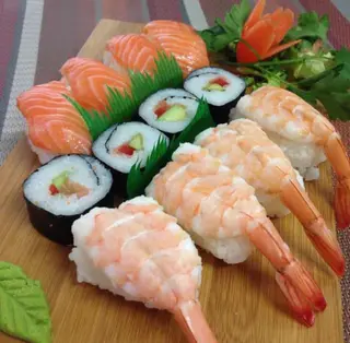 E12. Sushi Maki Mixto (12 Uds.)