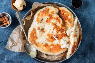 Kishmish naan