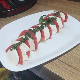 Домати с моцарела