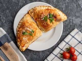 Кальцоне з тунцем (460g)