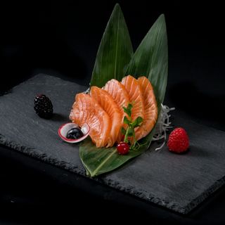 102. Sashimi salmone - 10 pezzi