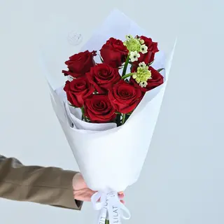 7 წითელი ვარდის თაიგული