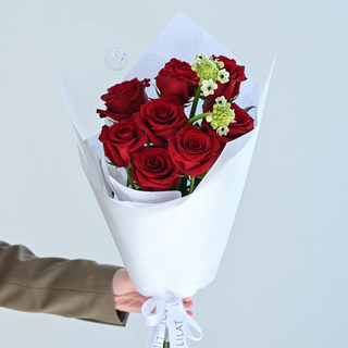 7 წითელი ვარდის თაიგული