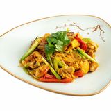 Пряная лапша с курицей и овощами