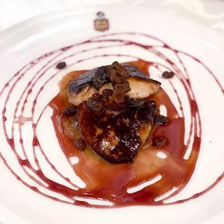 Foie de oca Plancha al vino dulce con Pasas
