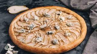 Піца з грушею та сиром Дор Блю