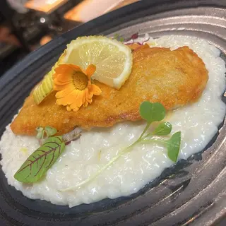 Tilápia Crocante com parmesão e risoto de limão