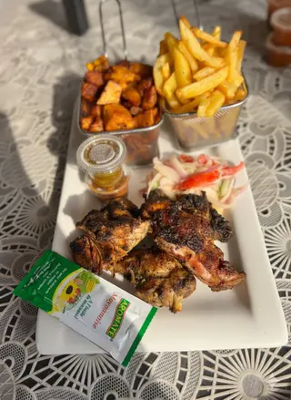 1/2 poulet braisé + frites Alloco