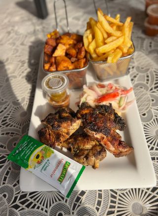 1/2 poulet braisé + frites Alloco