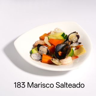 Wok de marisco salteado