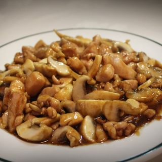 82. Pollo Con Champiñones