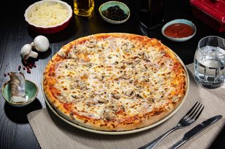 Pizza Prosciutto e Funghi Ø 32cm