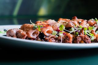 CALAMARCITOS ENCEBOLLADOS