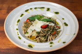 Spaguetti al pesto casero tricolor