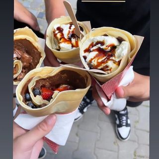 Clatită Nutella,Banane,Capsuni,Kinder