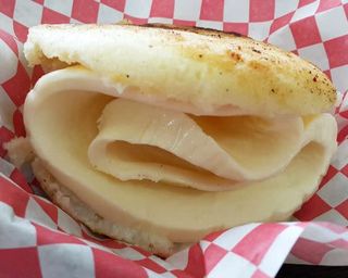 Arepa Con Queso De Mano (1 Ud.)