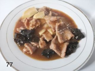 77. Manzo con bambù e funghi