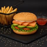 Бургер з лососем та авокадо (250/140/25г)