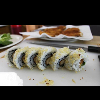 VEGETABLE TUMPURA SUSHI