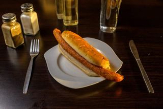 Bulldog cu cartofi pai