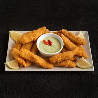 Porção de file de frango empanado