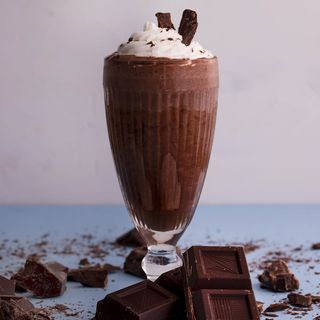 Frappè in bicchiere con panna