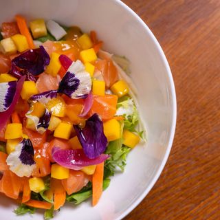 Fish salad al salmone e mango