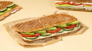 Hummus Sandwich (Vegan) - 414 Kcal