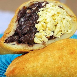 Empanada Domino