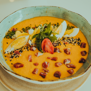 Salmorejo Casero con Jamón y Huevo Cocido