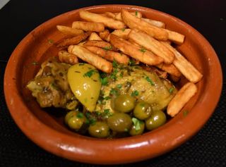 Tajine Poulet Aux Citron Confit Et Frites