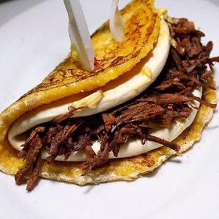 Cachapa De Pollo Mechado Y Queso