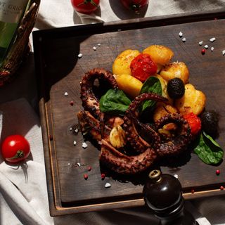 Щупальці кальмара з картоплею