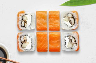 Рол з лососем та грушою