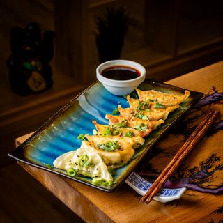 Japońskie smażone pierożki - 8 szt.