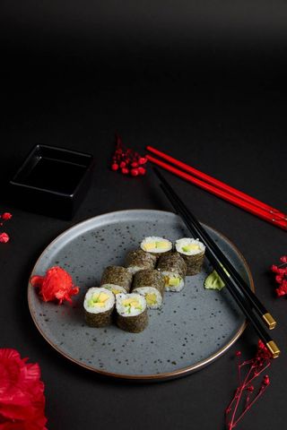 Маки с авокадо/ Maki cu avocado