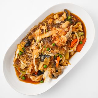 Pirjani stakleni rezanci s piletinom