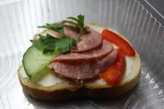 Накладанець з ковбасою (20/30/10г)