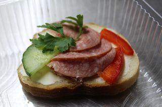 Накладанець з ковбасою (20/30/10г)