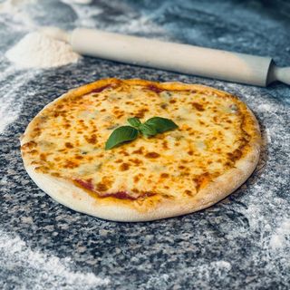 Pizza Quattro Formaggi Ø 32 cm 