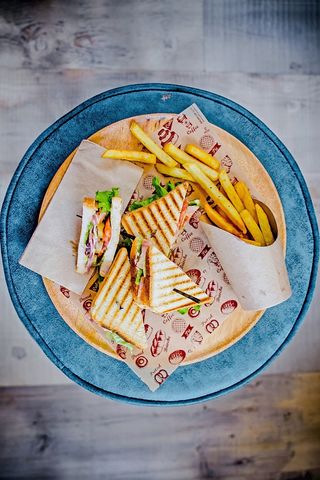 Клуб сандвич с луканка (550г)