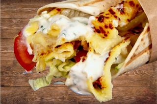 2 cheese kebab + o shaorma mica de pui gratis