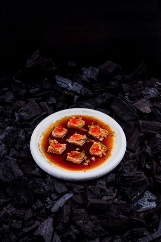 Tataki de somon cu kimchi de pere