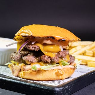 TRIPLE BEEF PATTY SMASHED BURGER