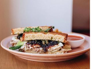 Туні сендвіч