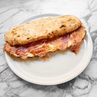 Panuozzo Mozzarella di bufala D.O.P e prosciutto di Parma