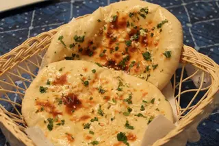 Garlicky Naan
