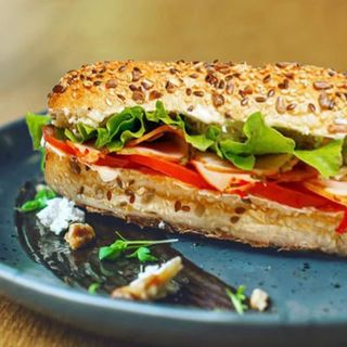 პანინი ლორით და ყველით