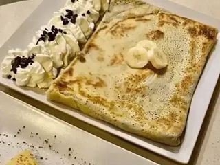 42D. Z białą czekoladą, kokosem, migdałami i bitą śmietaną