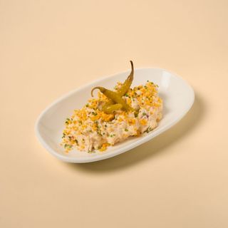 Ensaladilla Rusa con bonito en escabeche y piparra
